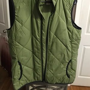 Deluth olive green puffer vest